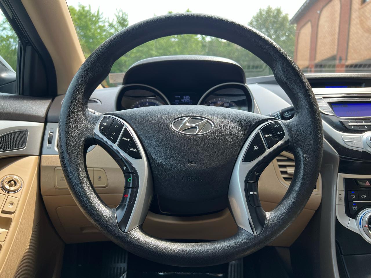 Hyundai Elantra 4dr Sdn GLS Auto 2012