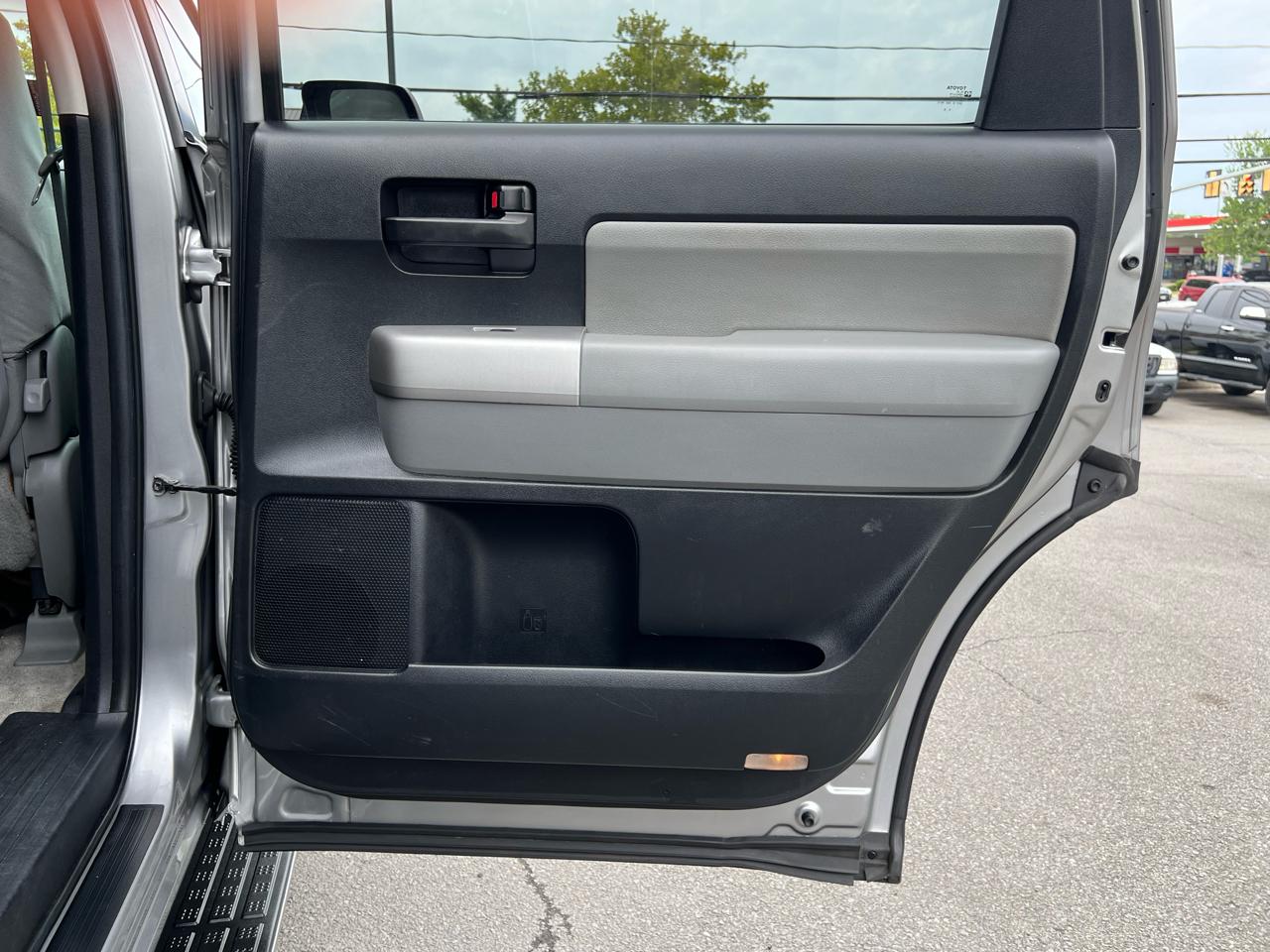 Toyota Sequoia SR5 5.7L 4WD 2008