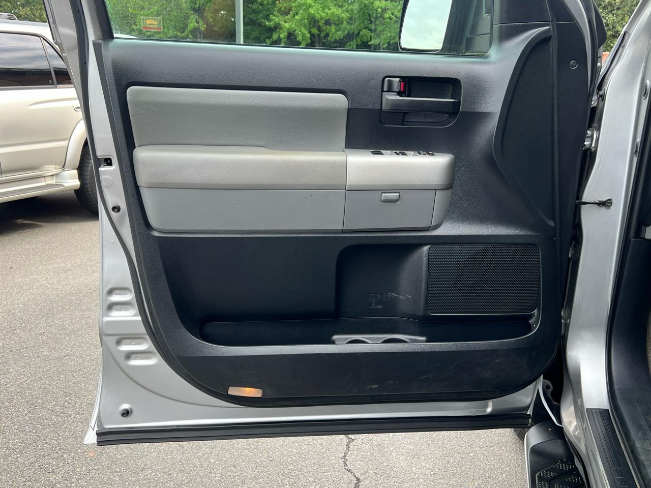 Toyota Sequoia SR5 5.7L 4WD 2008