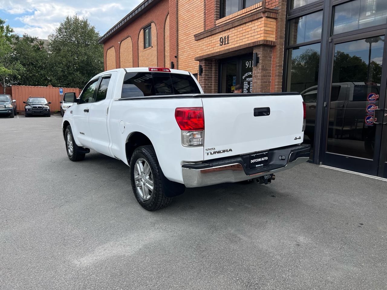 Toyota Tundra Tundra-Grade 5.7L Double Cab 4WD 2013