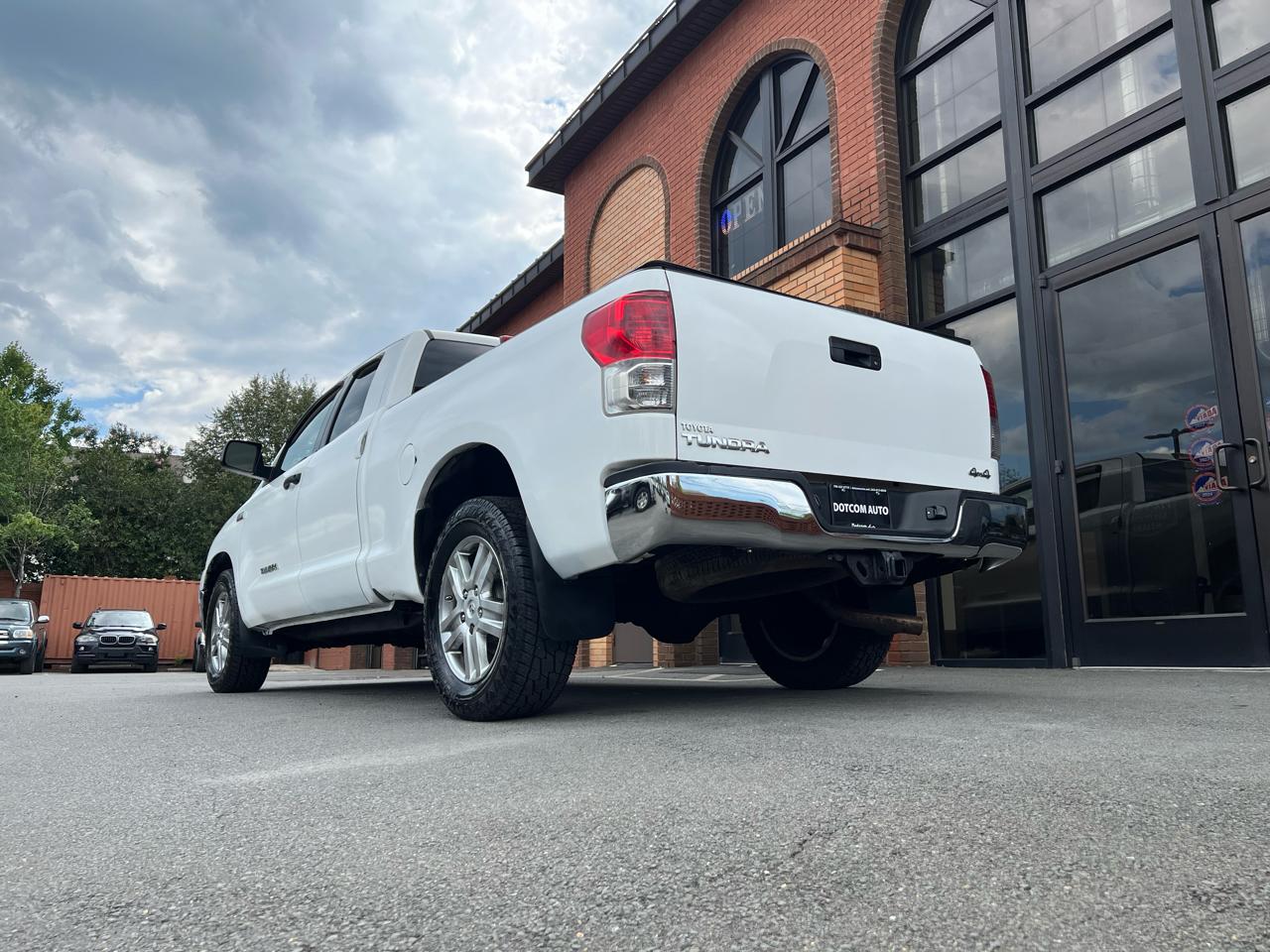 Toyota Tundra Tundra-Grade 5.7L Double Cab 4WD 2013