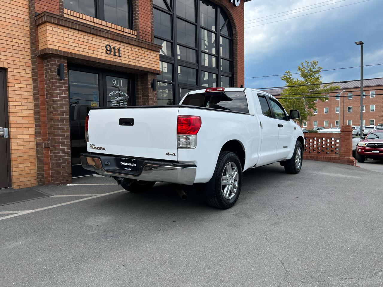 Toyota Tundra Tundra-Grade 5.7L Double Cab 4WD 2013