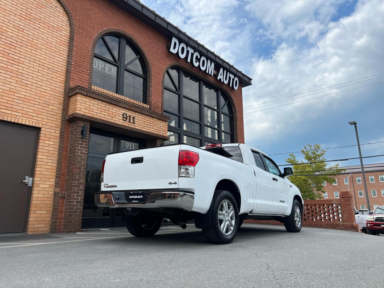 Toyota Tundra Tundra-Grade 5.7L Double Cab 4WD 2013