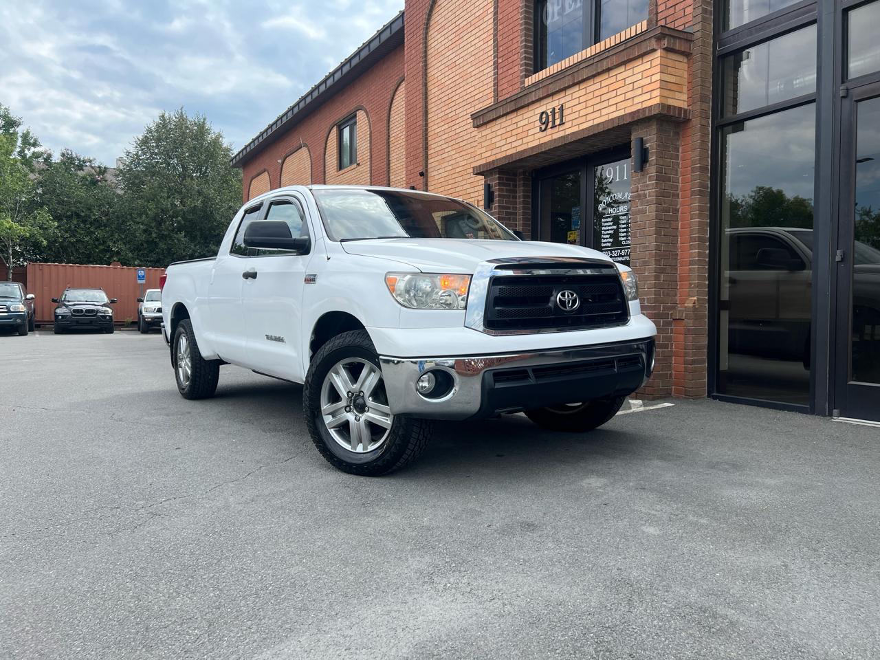 Toyota Tundra Tundra-Grade 5.7L Double Cab 4WD 2013