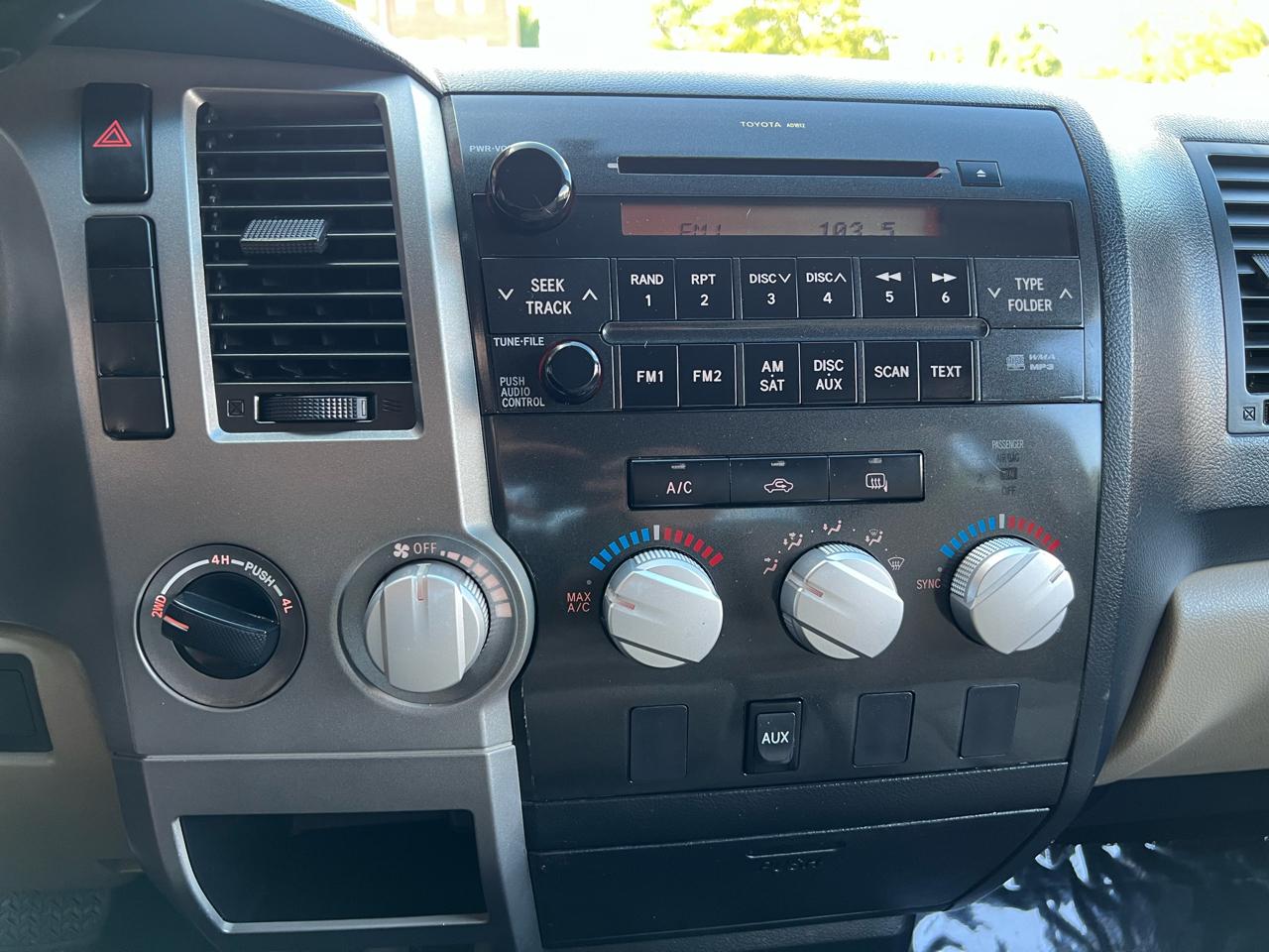Toyota Tundra Tundra-Grade 5.7L Double Cab 4WD 2013