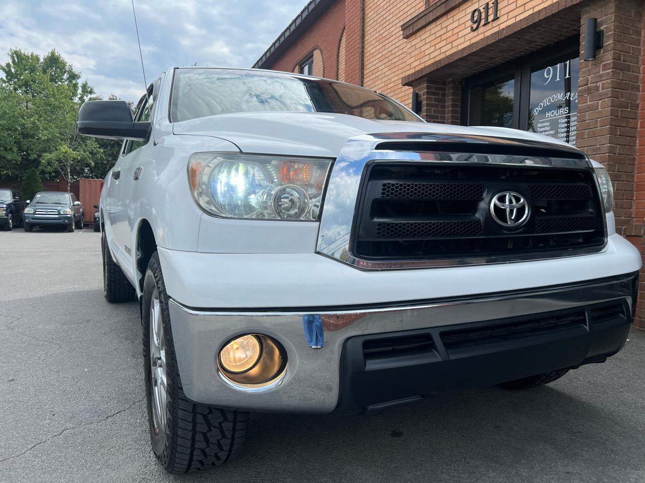 Toyota Tundra Tundra-Grade 5.7L Double Cab 4WD 2013