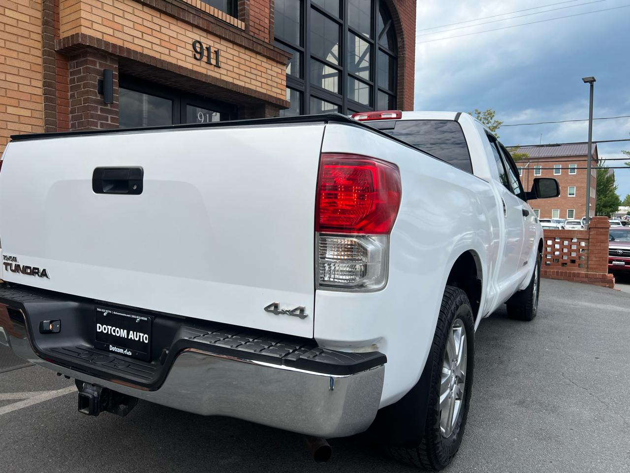 Toyota Tundra Tundra-Grade 5.7L Double Cab 4WD 2013