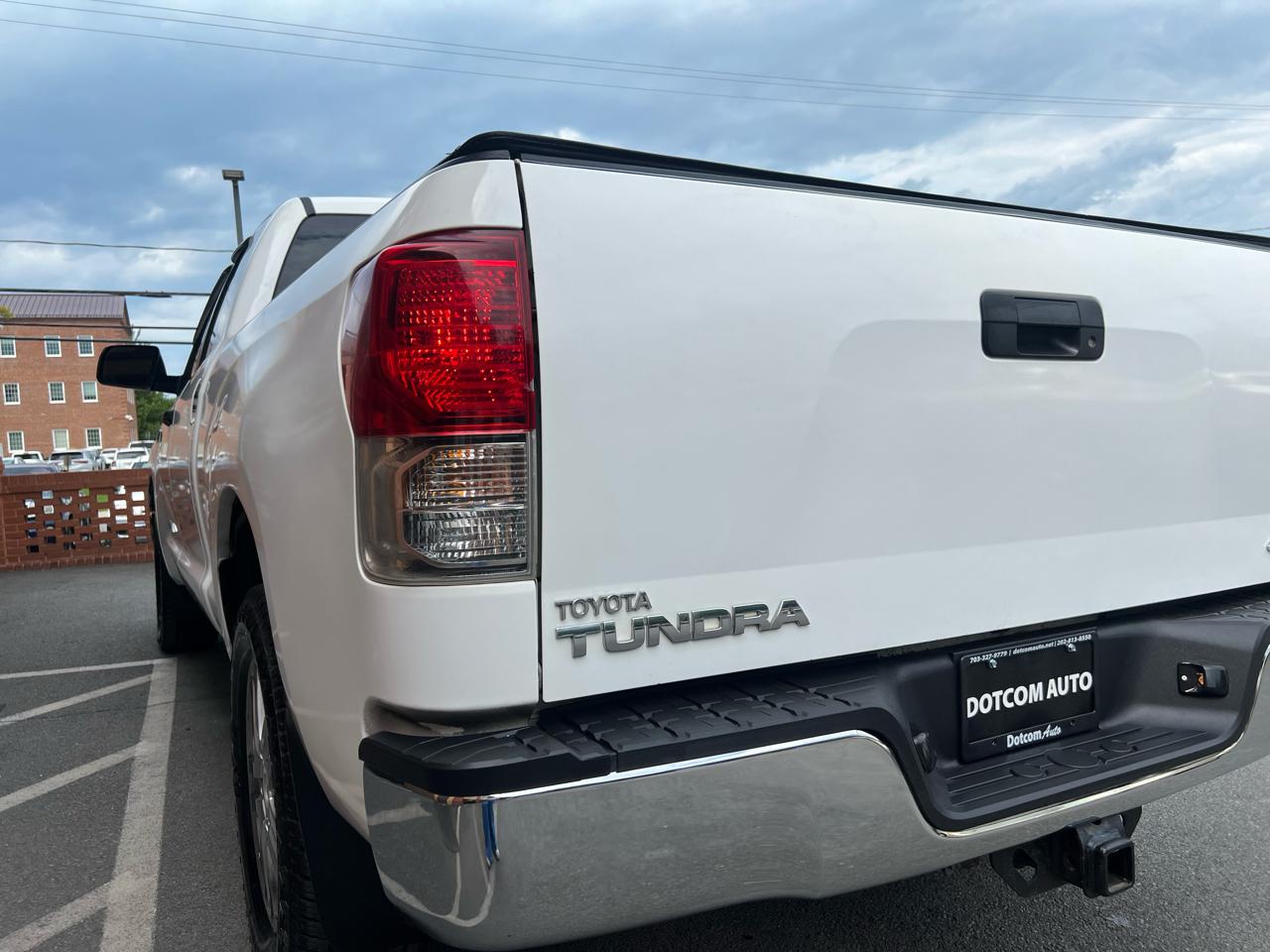 Toyota Tundra Tundra-Grade 5.7L Double Cab 4WD 2013