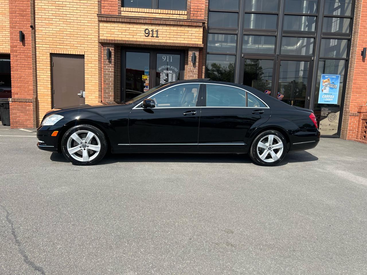 Mercedes-Benz S-Class S550 4-MATIC 2011