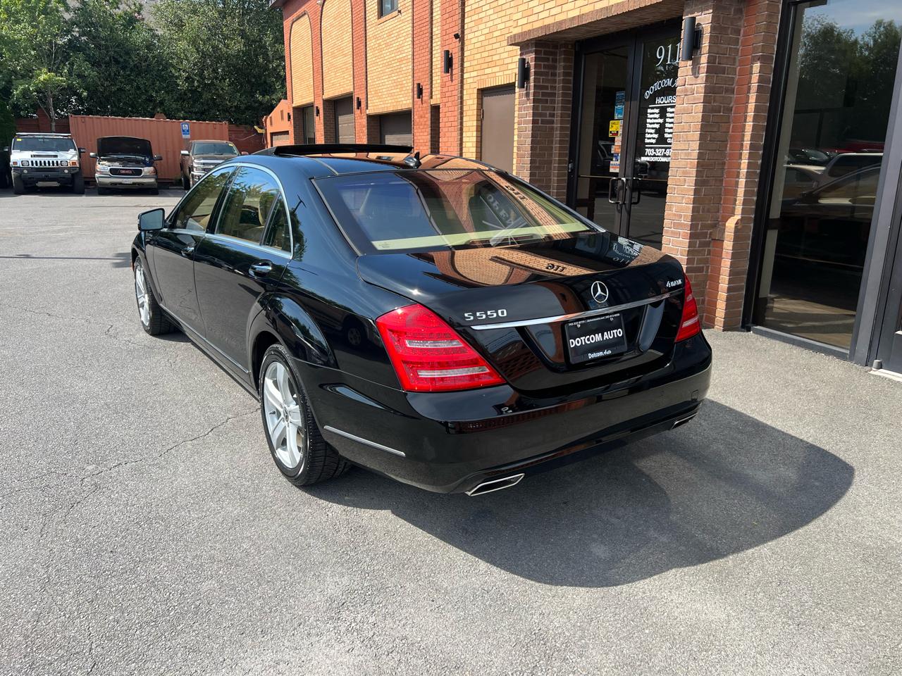 Mercedes-Benz S-Class S550 4-MATIC 2011