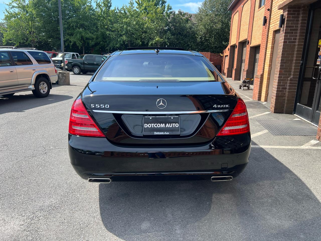 Mercedes-Benz S-Class S550 4-MATIC 2011