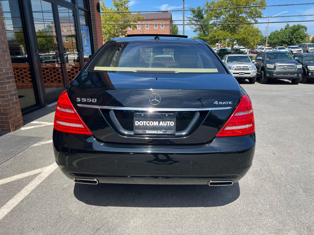 Mercedes-Benz S-Class S550 4-MATIC 2011