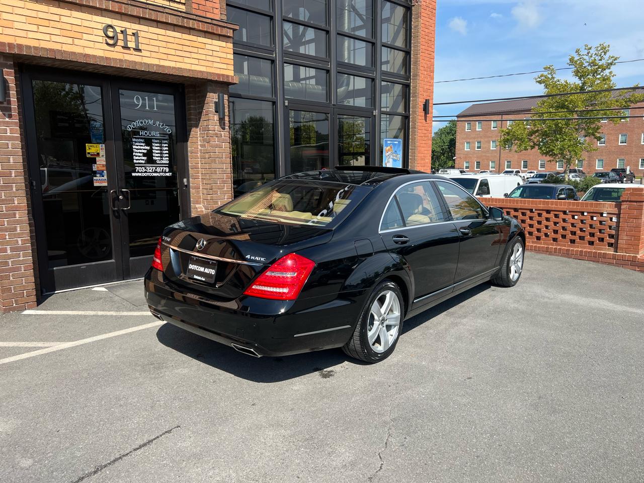 Mercedes-Benz S-Class S550 4-MATIC 2011