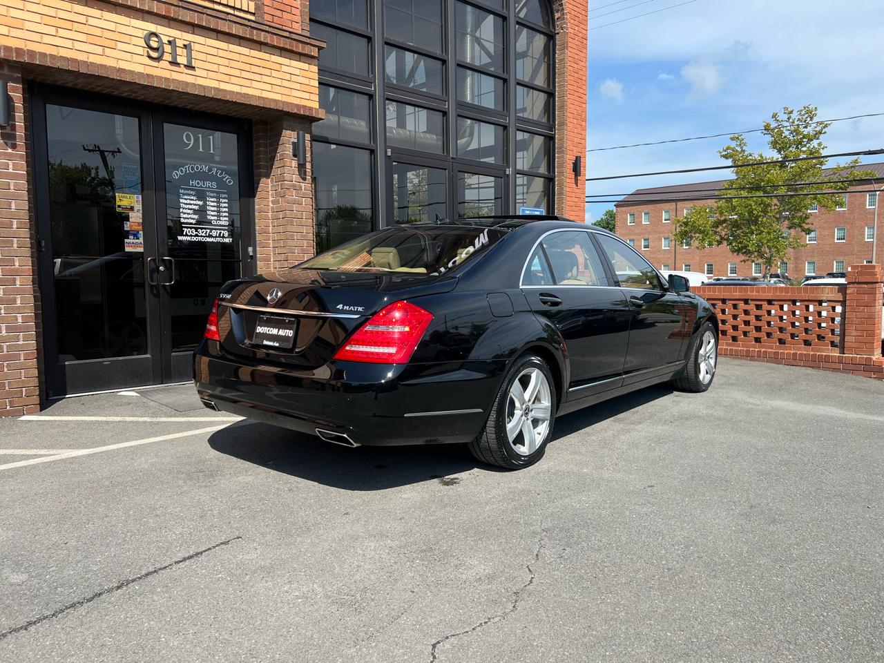 Mercedes-Benz S-Class S550 4-MATIC 2011