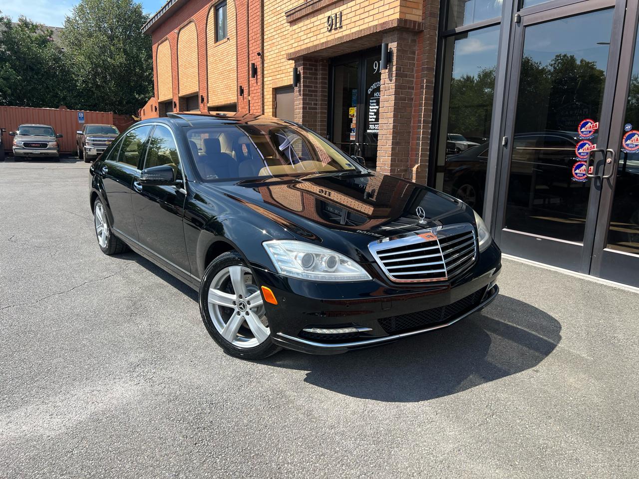 Mercedes-Benz S-Class S550 4-MATIC 2011