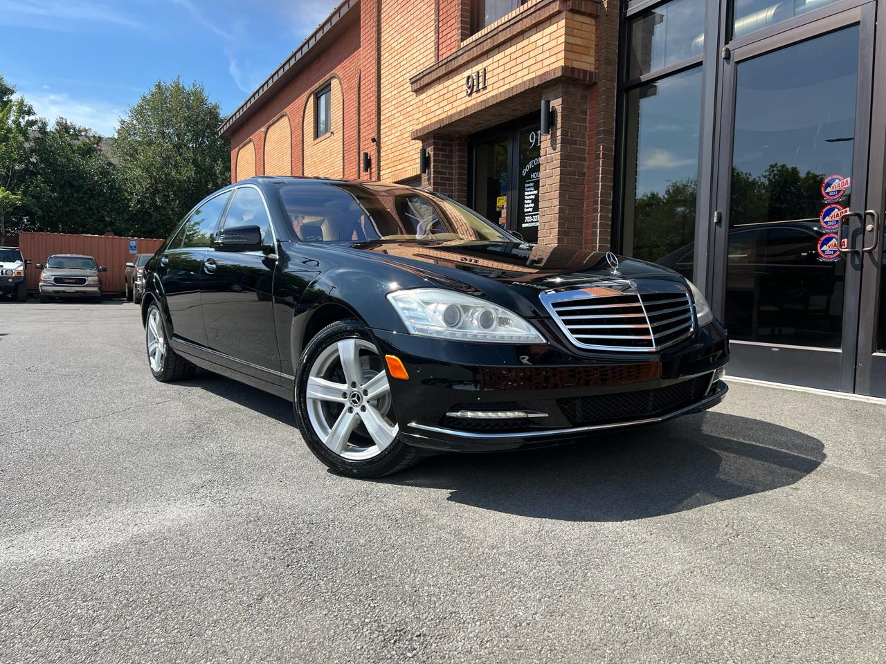 Mercedes-Benz S-Class S550 4-MATIC 2011