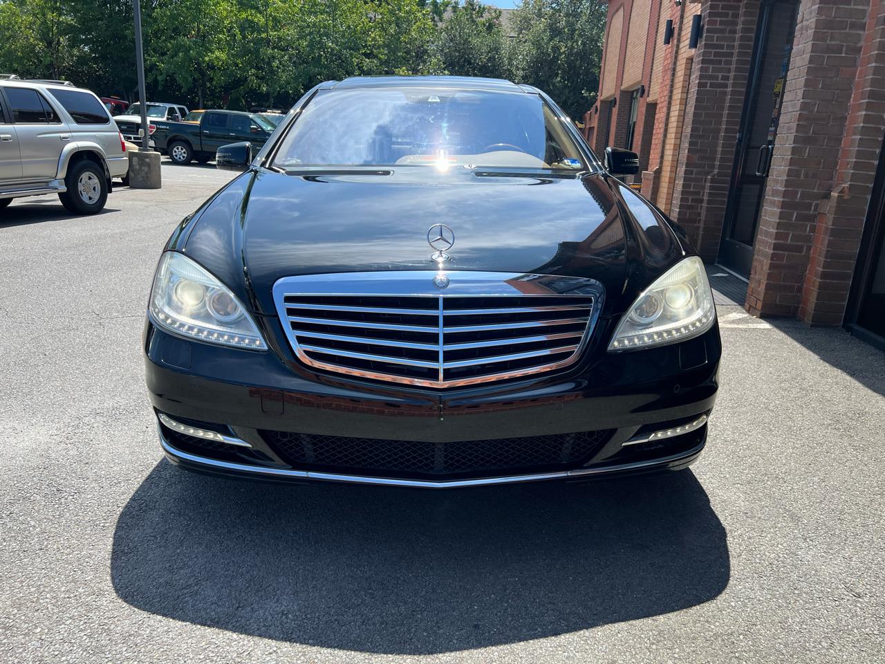 Mercedes-Benz S-Class S550 4-MATIC 2011