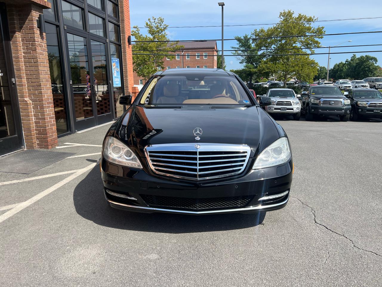 Mercedes-Benz S-Class S550 4-MATIC 2011