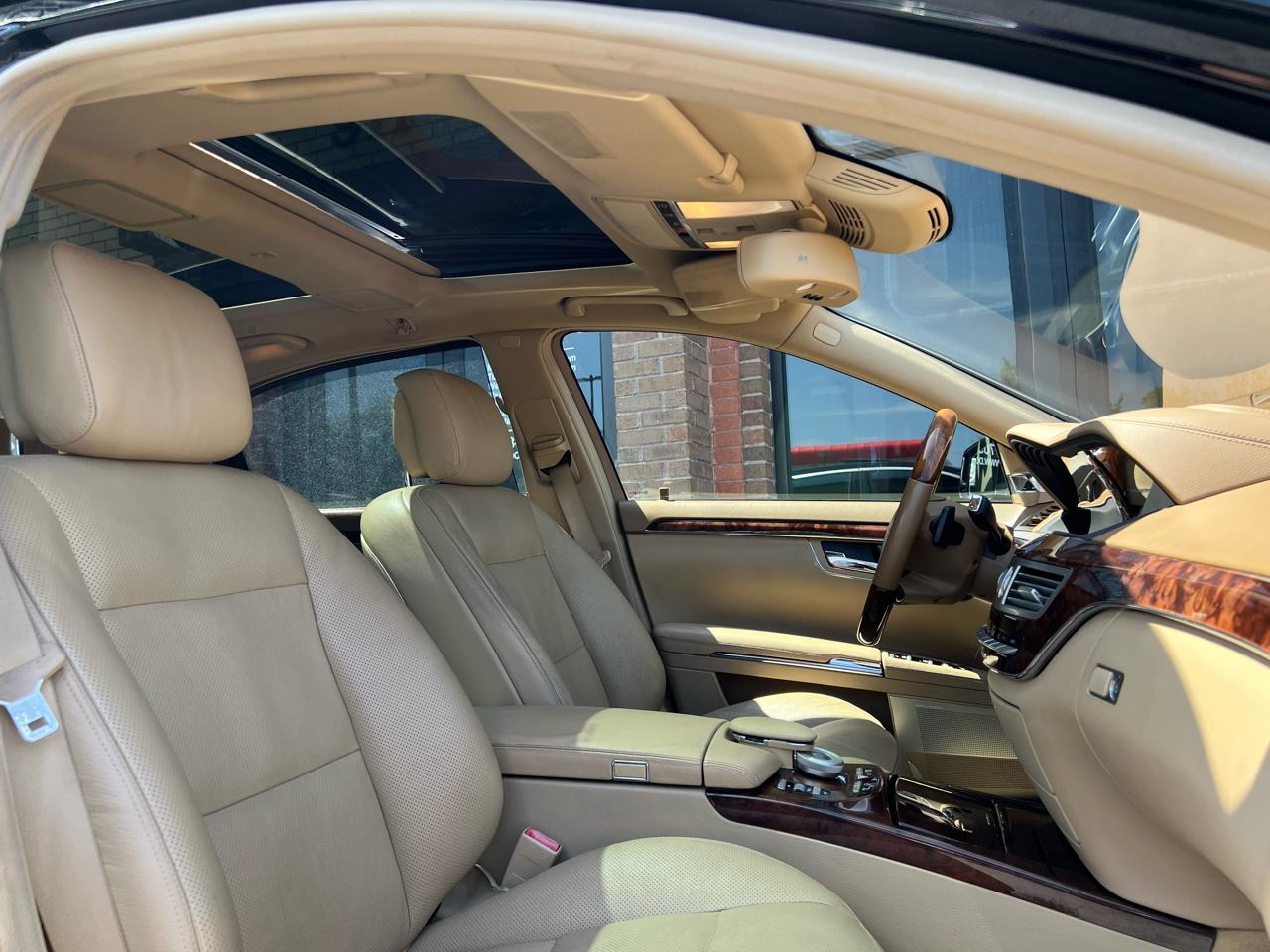 Mercedes-Benz S-Class S550 4-MATIC 2011