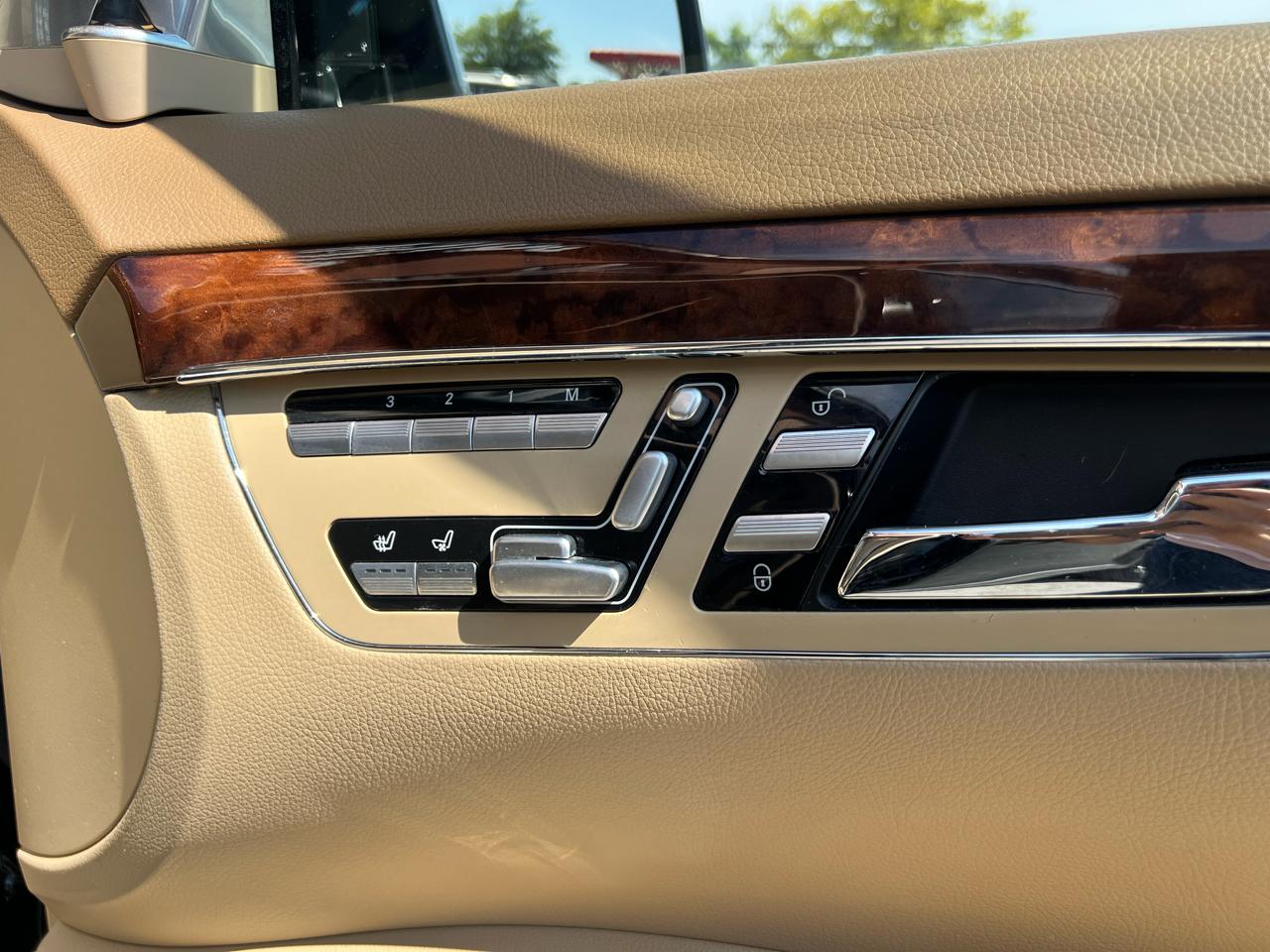 Mercedes-Benz S-Class S550 4-MATIC 2011