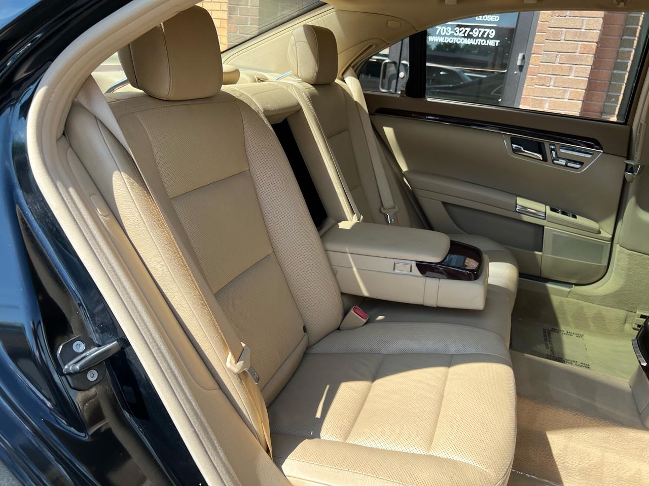 Mercedes-Benz S-Class S550 4-MATIC 2011