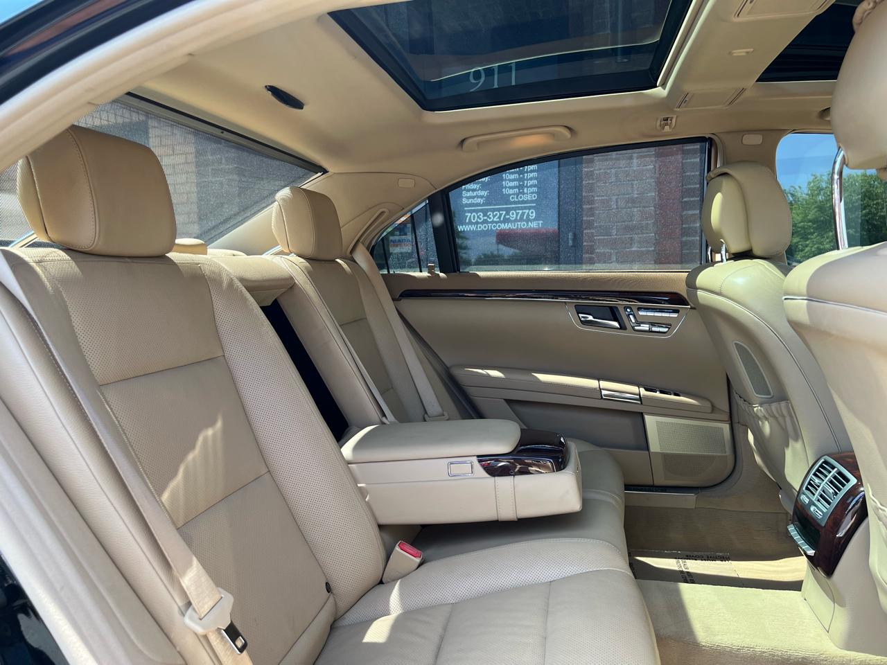 Mercedes-Benz S-Class S550 4-MATIC 2011