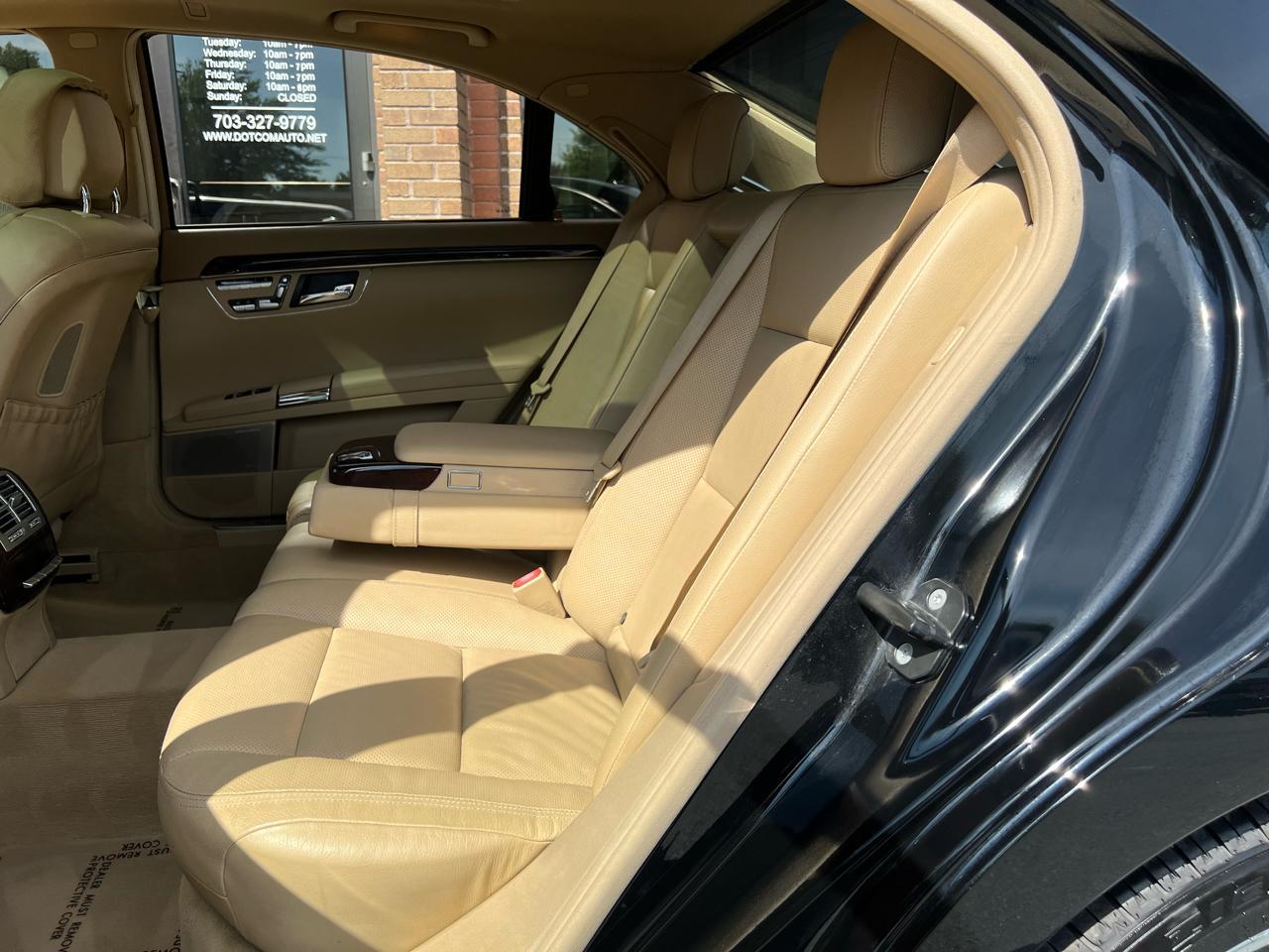 Mercedes-Benz S-Class S550 4-MATIC 2011