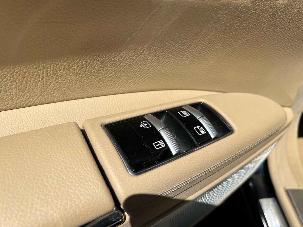 Mercedes-Benz S-Class S550 4-MATIC 2011