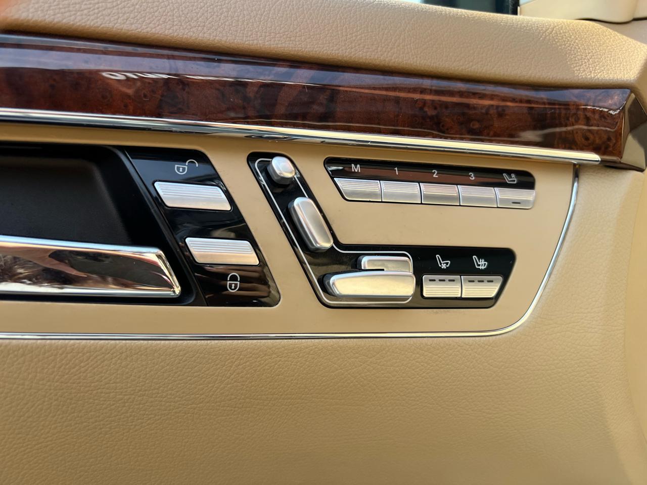 Mercedes-Benz S-Class S550 4-MATIC 2011