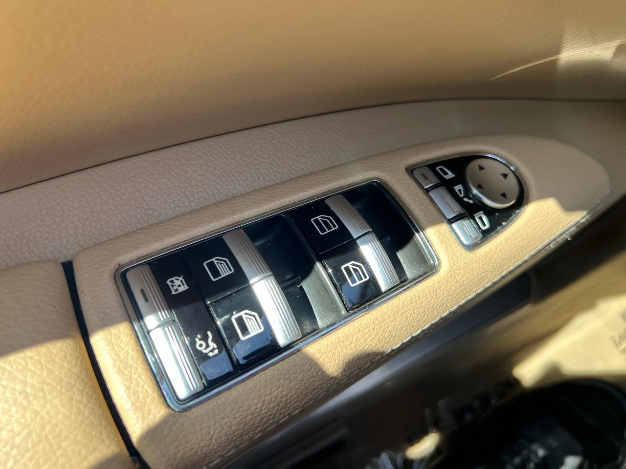 Mercedes-Benz S-Class S550 4-MATIC 2011