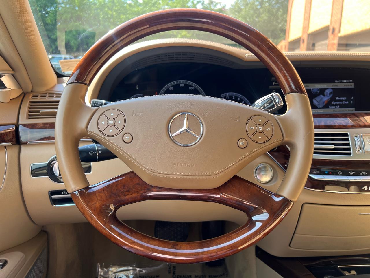 Mercedes-Benz S-Class S550 4-MATIC 2011