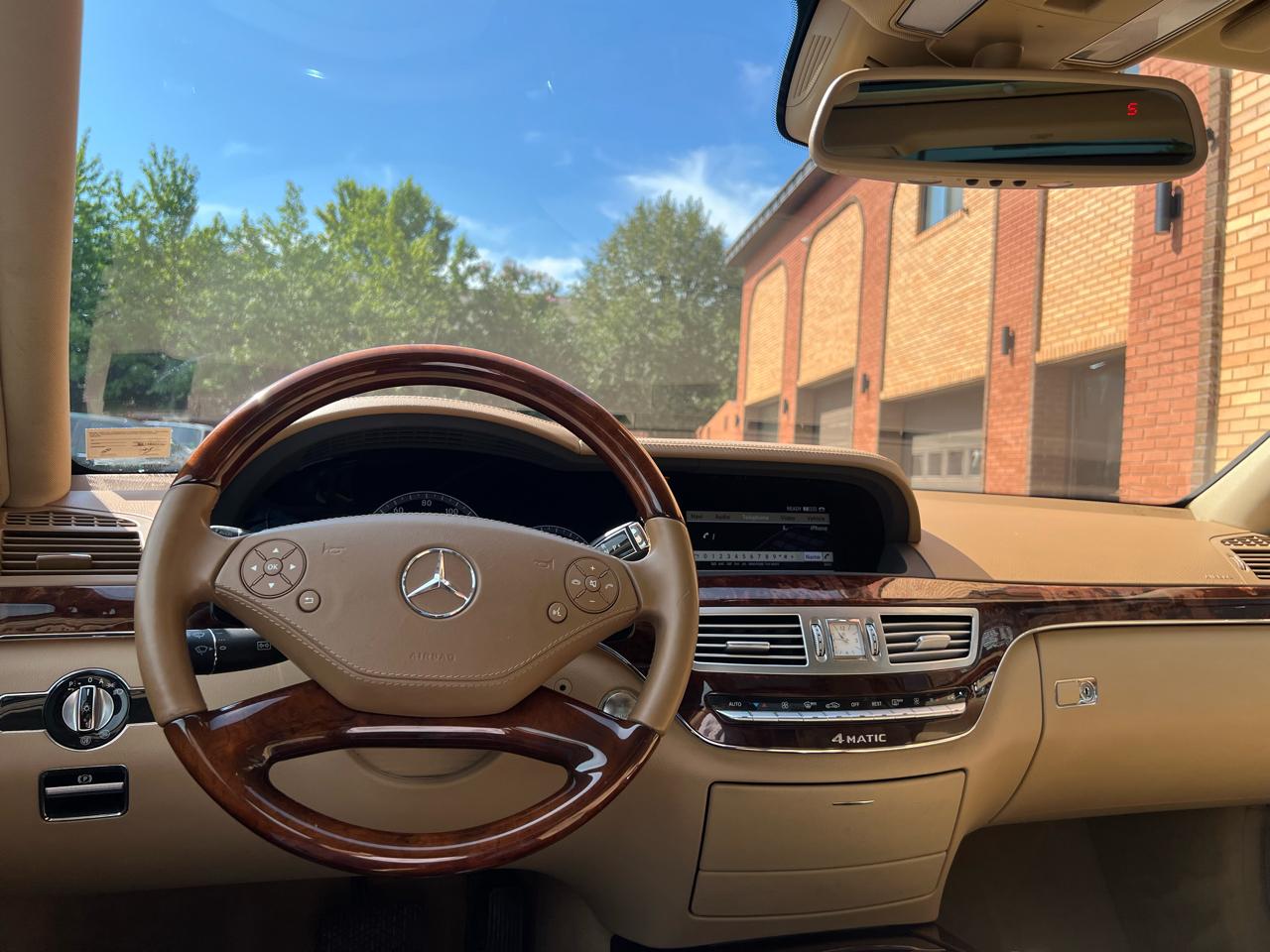 Mercedes-Benz S-Class S550 4-MATIC 2011