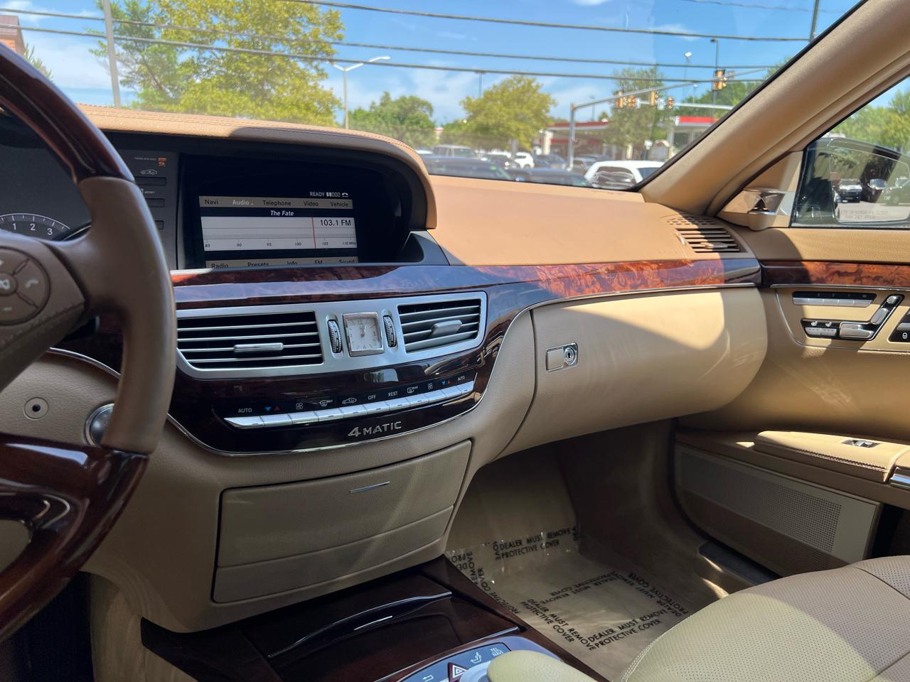 Mercedes-Benz S-Class S550 4-MATIC 2011
