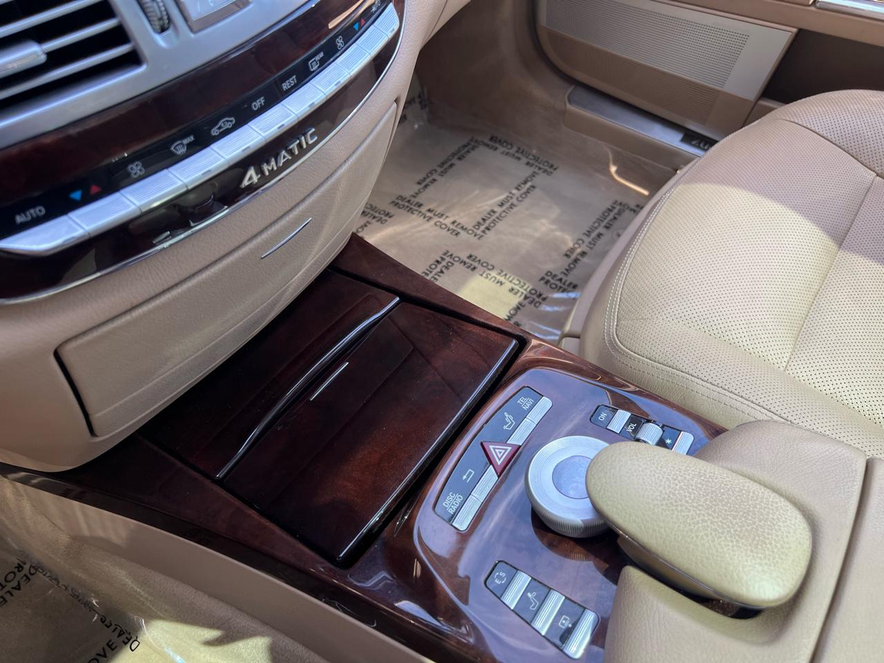 Mercedes-Benz S-Class S550 4-MATIC 2011