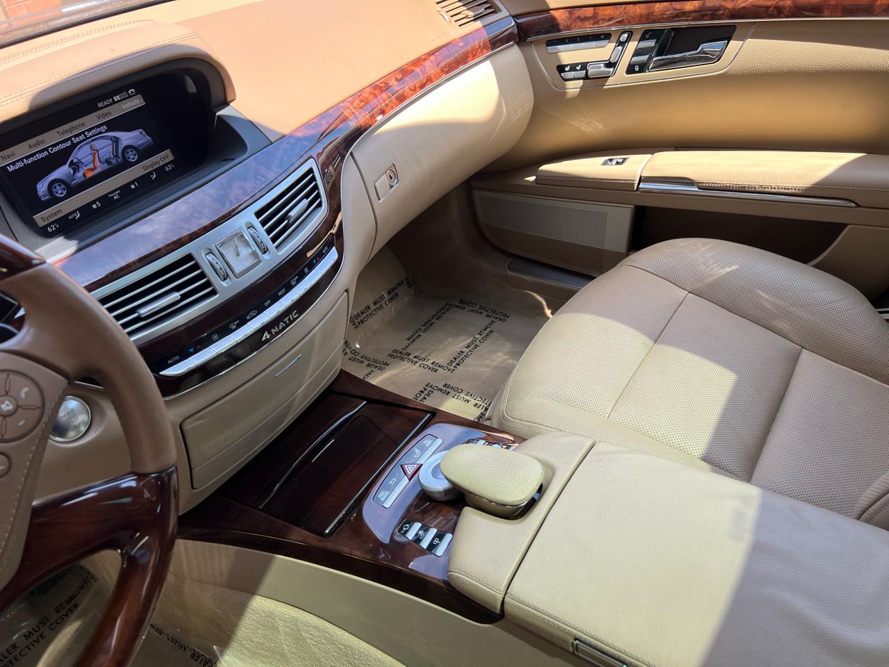 Mercedes-Benz S-Class S550 4-MATIC 2011