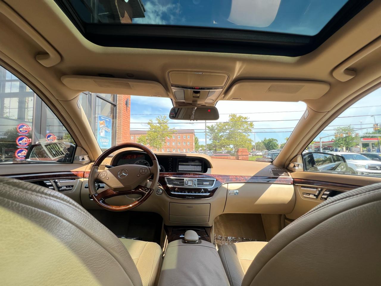 Mercedes-Benz S-Class S550 4-MATIC 2011