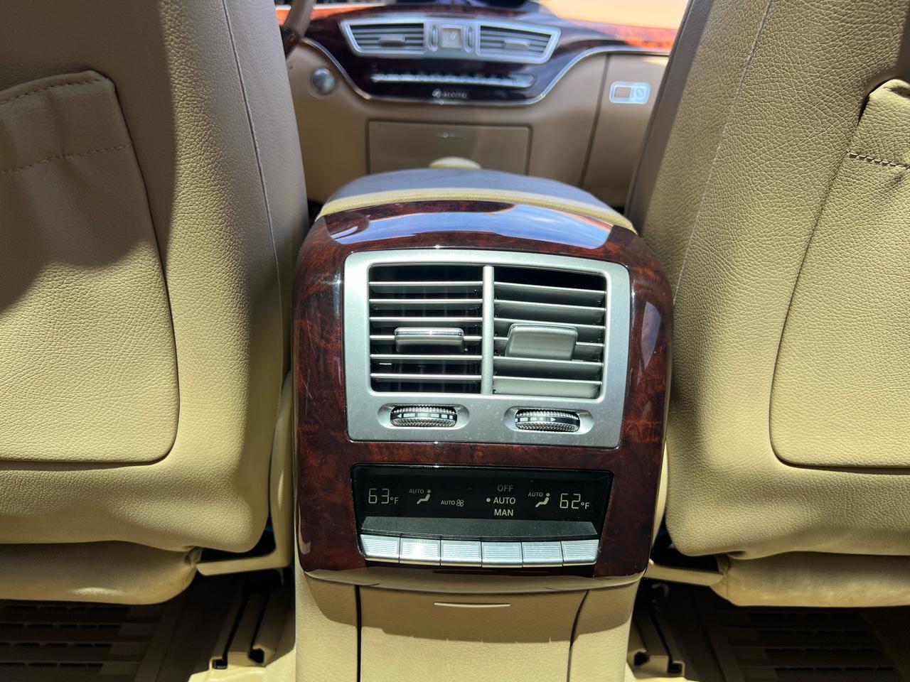 Mercedes-Benz S-Class S550 4-MATIC 2011