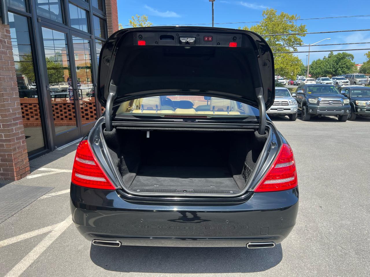 Mercedes-Benz S-Class S550 4-MATIC 2011