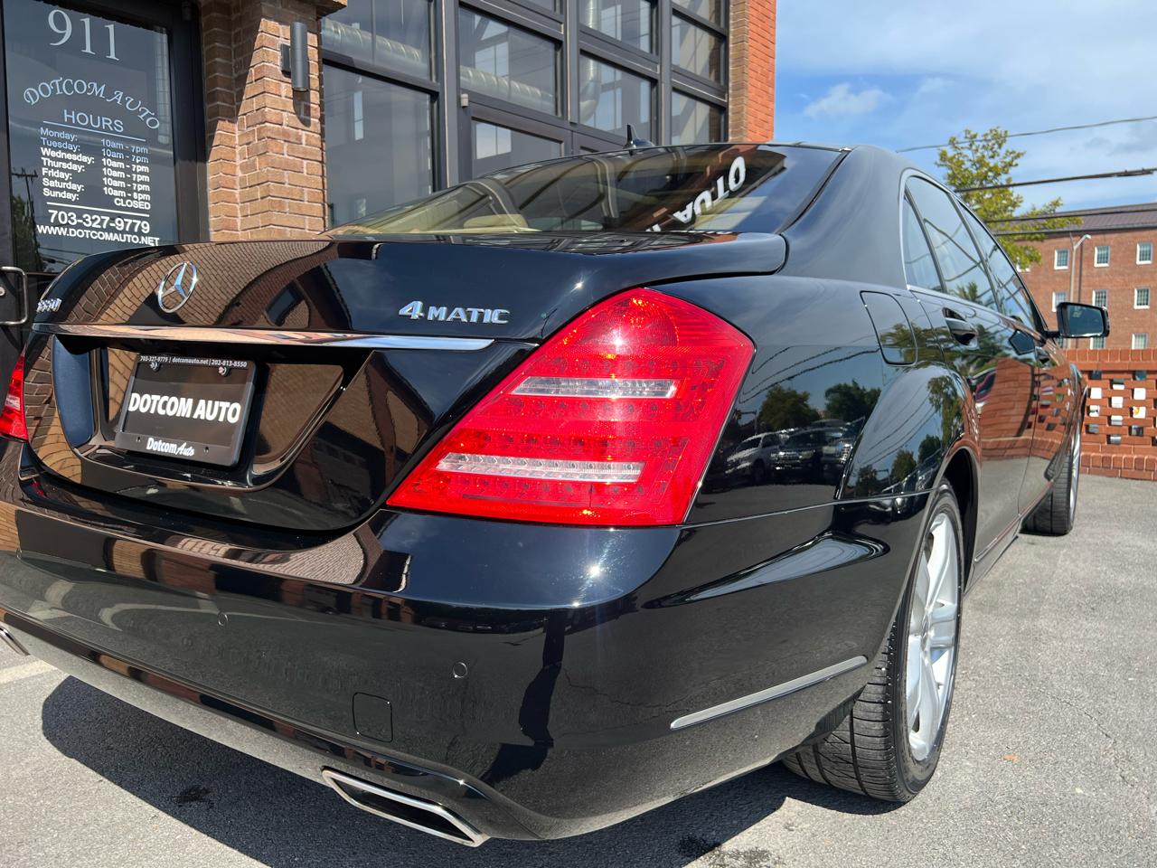 Mercedes-Benz S-Class S550 4-MATIC 2011