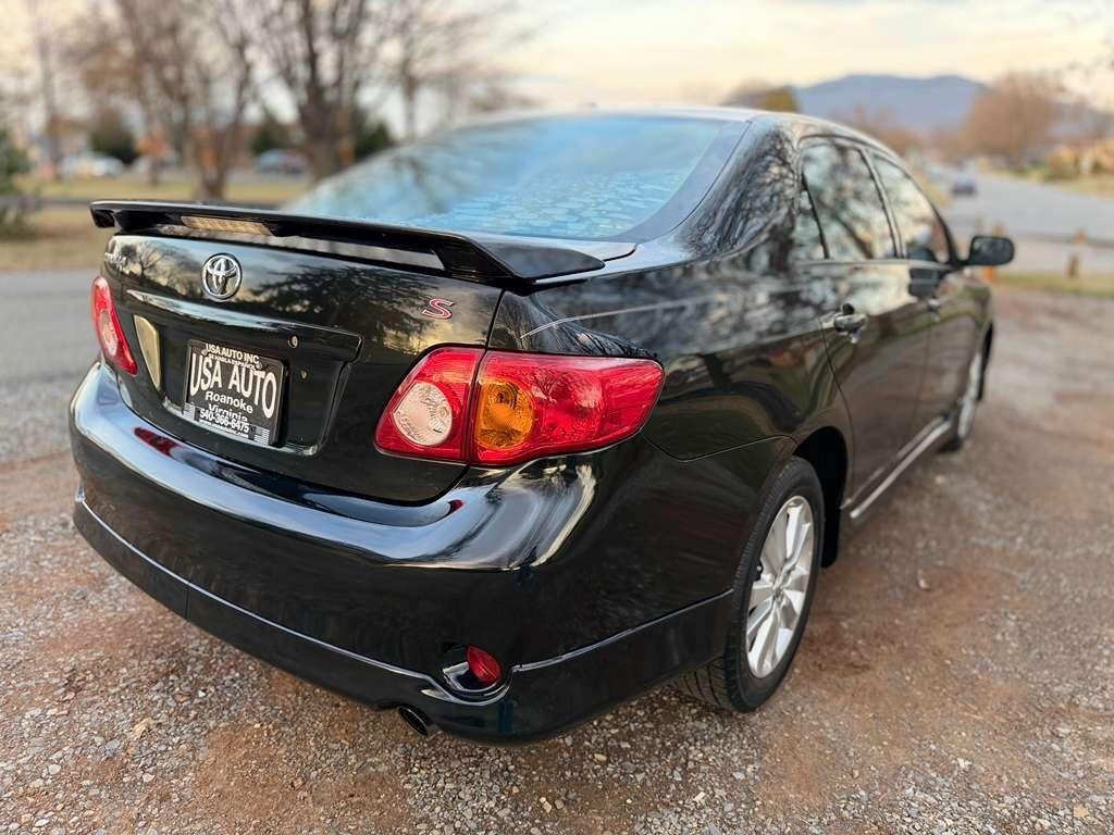 Toyota Corolla Base 5-Speed MT 2010
