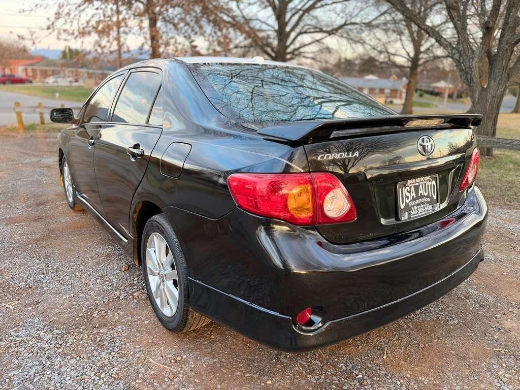 Toyota Corolla Base 5-Speed MT 2010