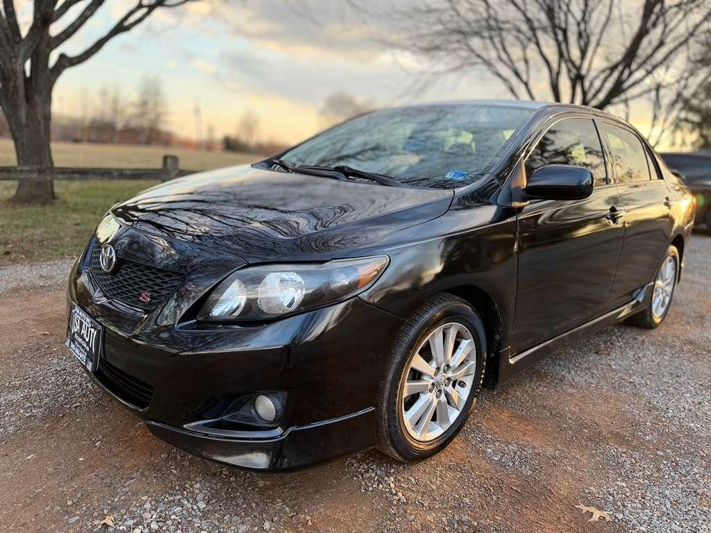 Toyota Corolla Base 5-Speed MT 2010