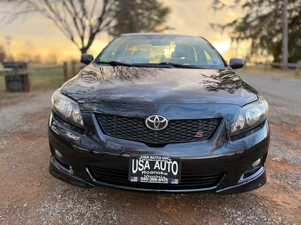 Toyota Corolla Base 5-Speed MT 2010