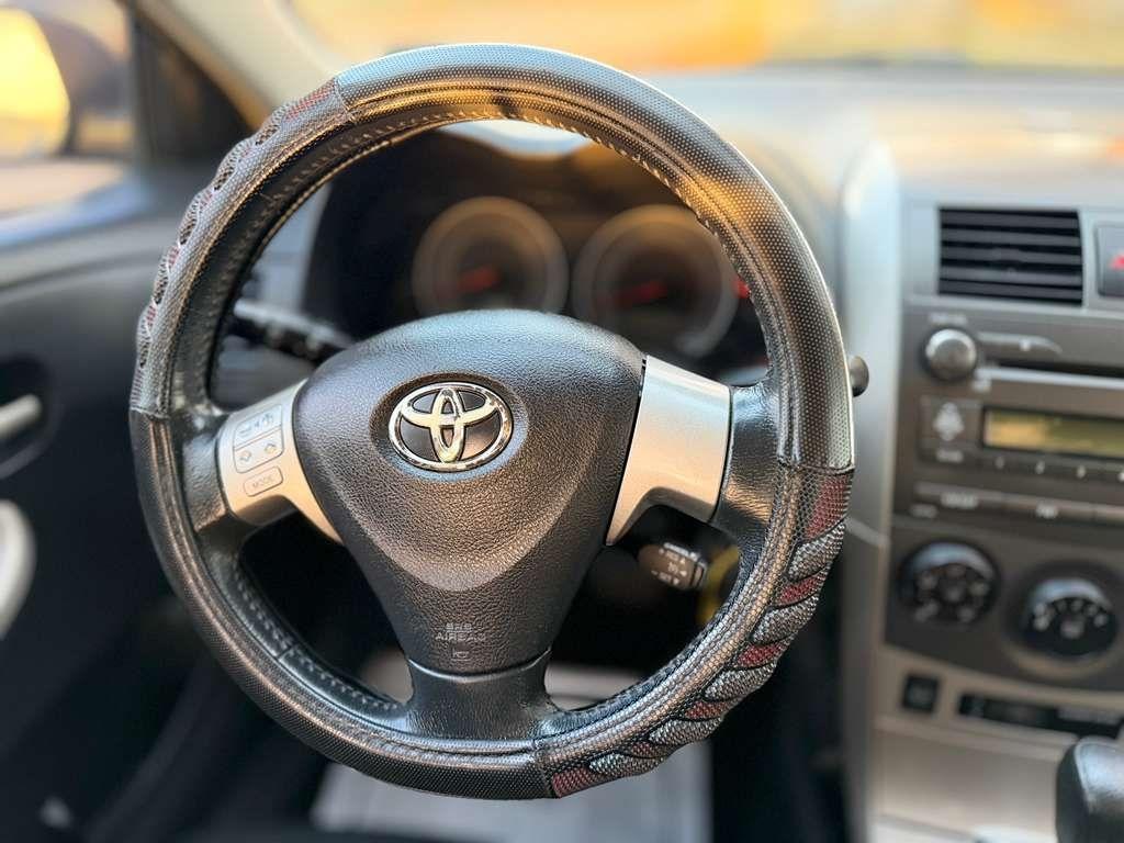 Toyota Corolla Base 5-Speed MT 2010