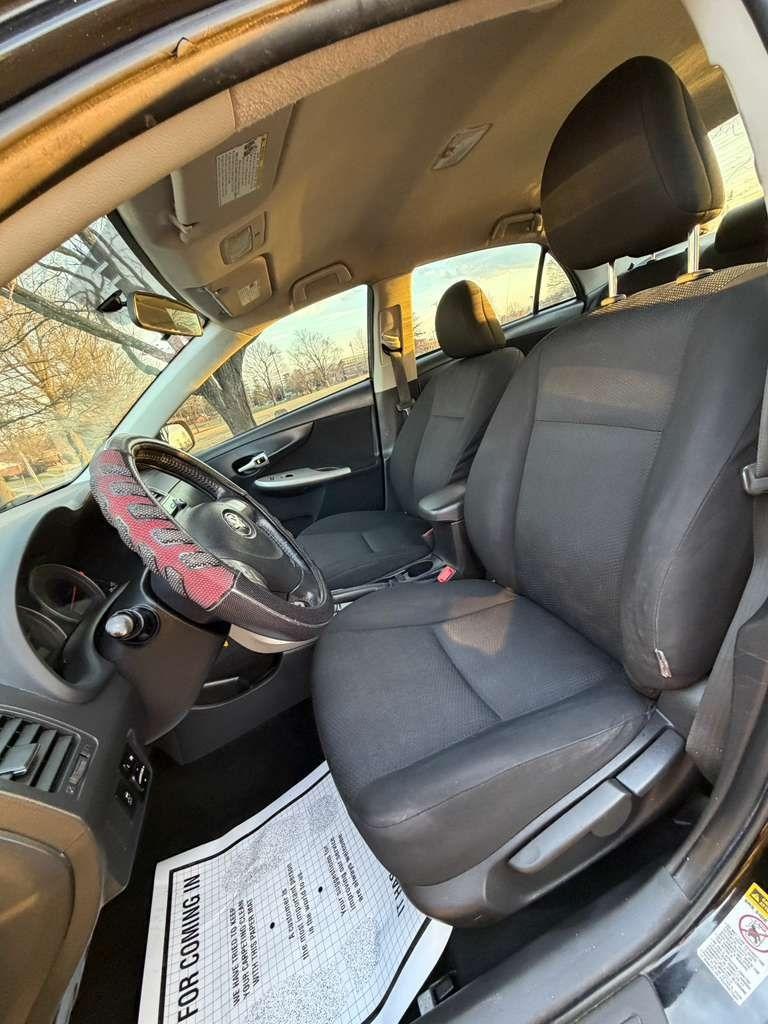 Toyota Corolla Base 5-Speed MT 2010