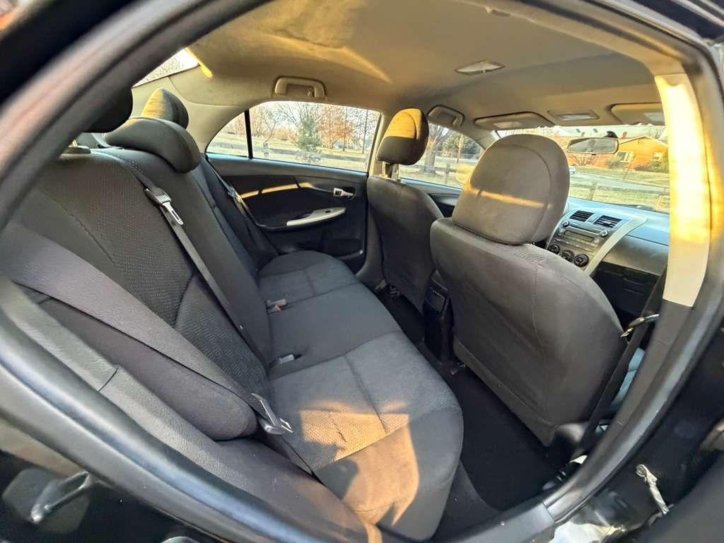 Toyota Corolla Base 5-Speed MT 2010