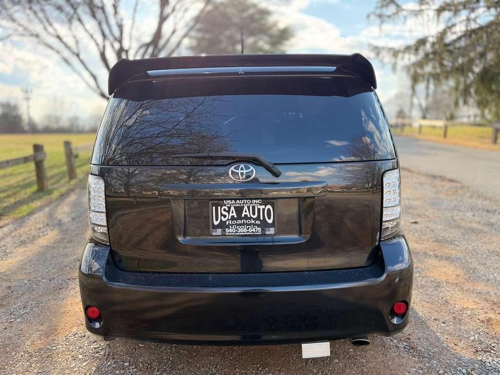 Scion xB 5-Door Wagon 5-Spd MT 2012