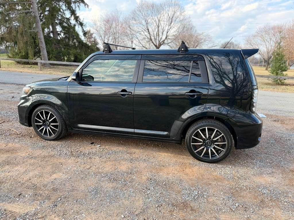Scion xB 5-Door Wagon 5-Spd MT 2012