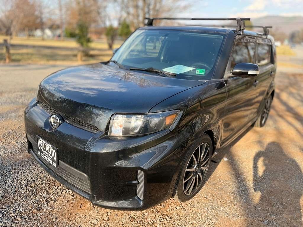 Scion xB 5-Door Wagon 5-Spd MT 2012