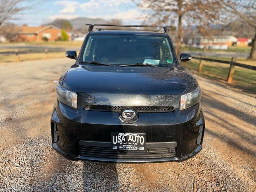 Scion xB 5-Door Wagon 5-Spd MT 2012